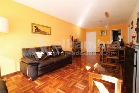 Recomendable Apartamento Al Frente, Piso Alto, Gge X 2