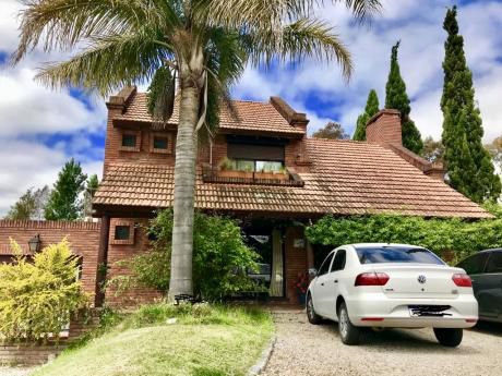 Linda Casa En Lomas De La Tahona