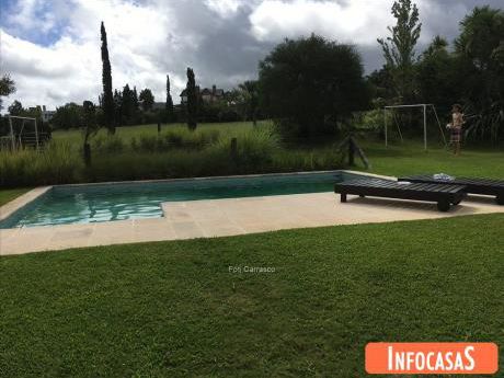 Casa En Lomas De Carrasco 4 Dormitorios