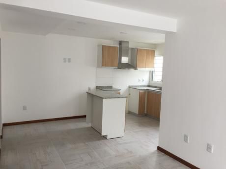 Alquiler Casa A Estrenar En Punta Gorda A Mts De Rambla