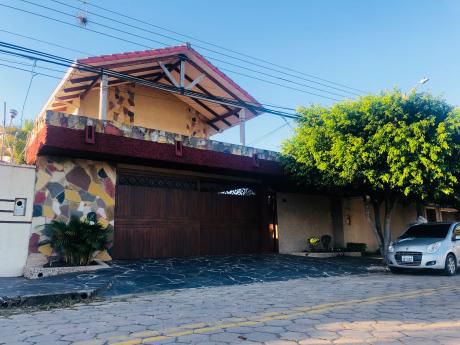 Amplia Y Comoda Casa En Venta,única Oportunidad De Inversión !!!!