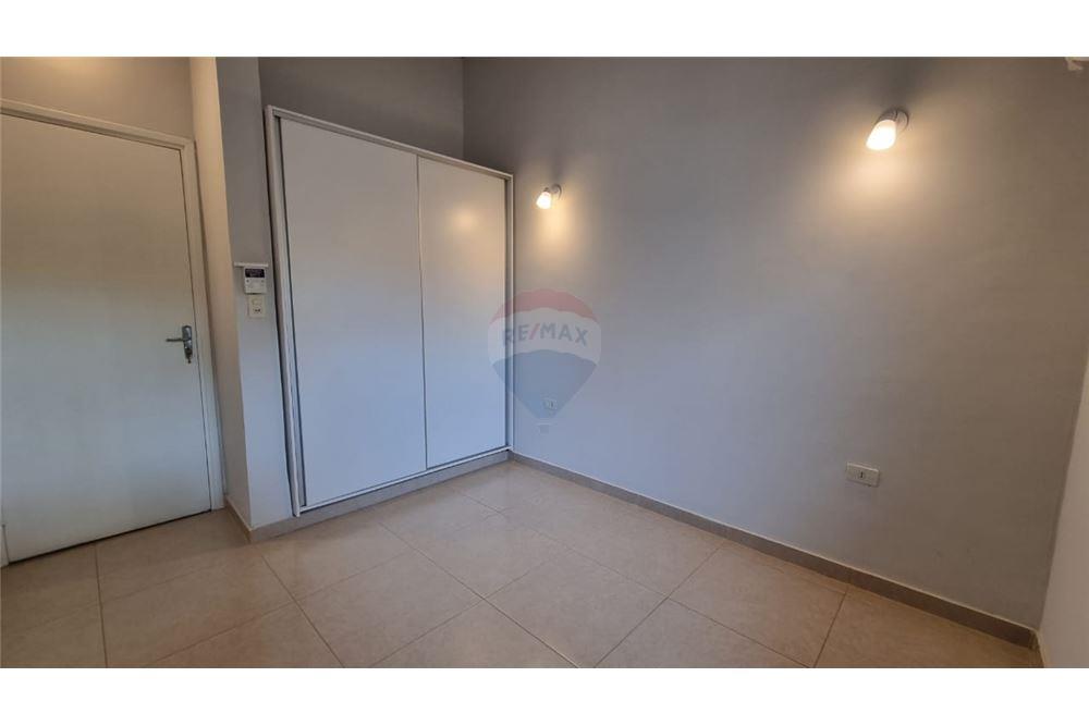 Vendo Casa de 4 Dormitorios en PB en Lambaré — foto 2