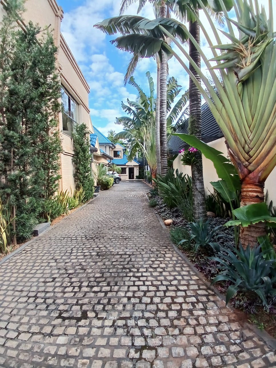 Alquilo Hermosa Residencia Amoblado En Condominio Barrio Los Laureles — foto 2
