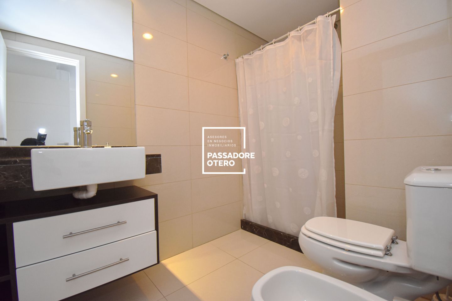 ALQUILER ANUAL DEPARTAMENTO PUNTA DEL ESTE FRENTE AL MAR · Foto 11