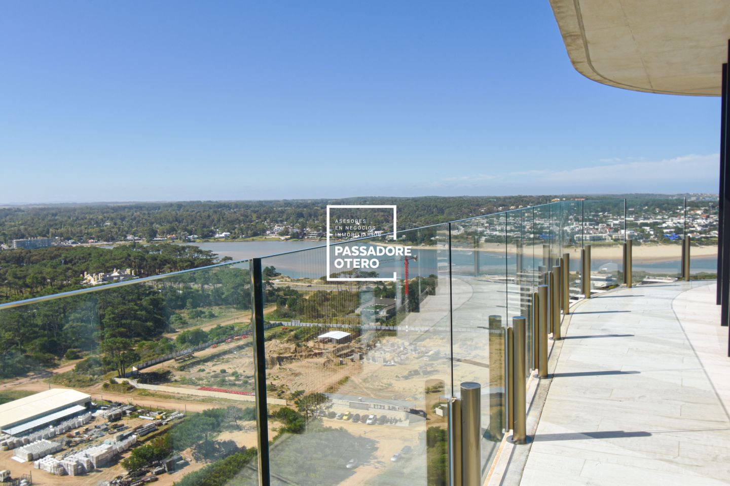 Alquiler Anual departamento Punta del Este  2 dormitorios y 1/2 Surfside
