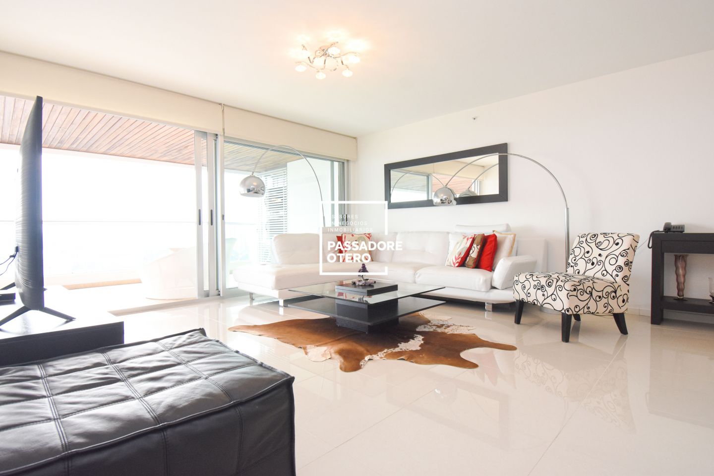 Alquiler Anual departamento  Punta del Este 2 dormitorios con piscina