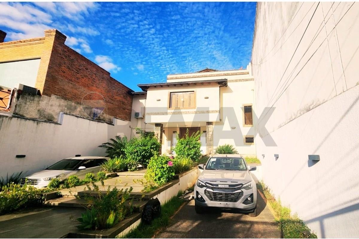 Casa en alquiler en Los Laureles