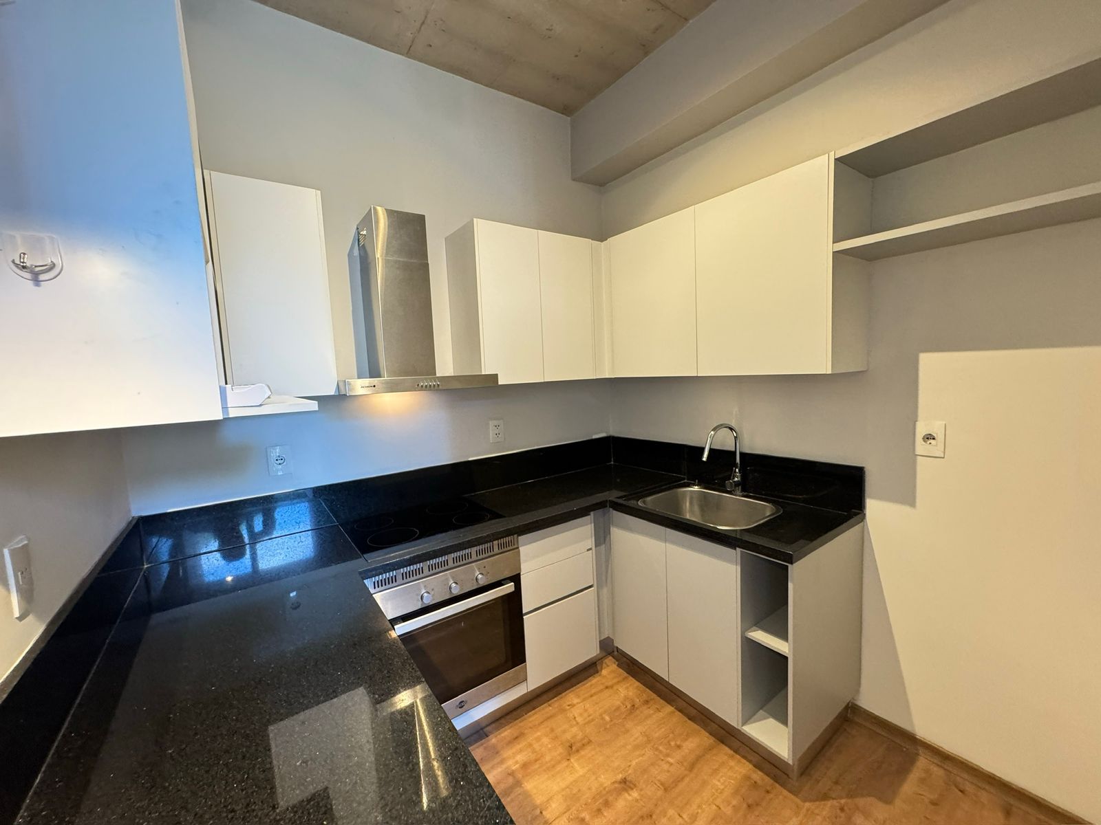 ALQUILER DE AMPLIO DPTO DE 1 DORMITORIO TIPO DUPLEX EN MBURUCUYA — foto 2