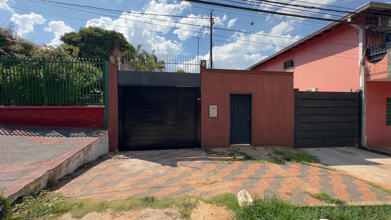 Remato Casa De Dos Dormitorios En El Barrio San Isidro De Lambaré — foto 2