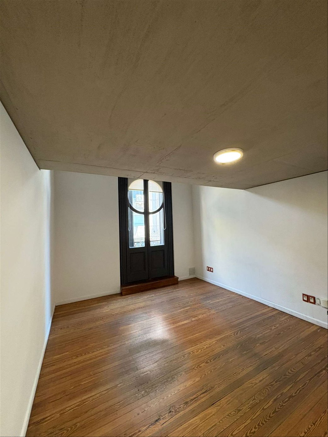 EXCELENTE Oficina en Edificio Barreiro Ramos con garaje | Ciudad Vieja · Foto 6