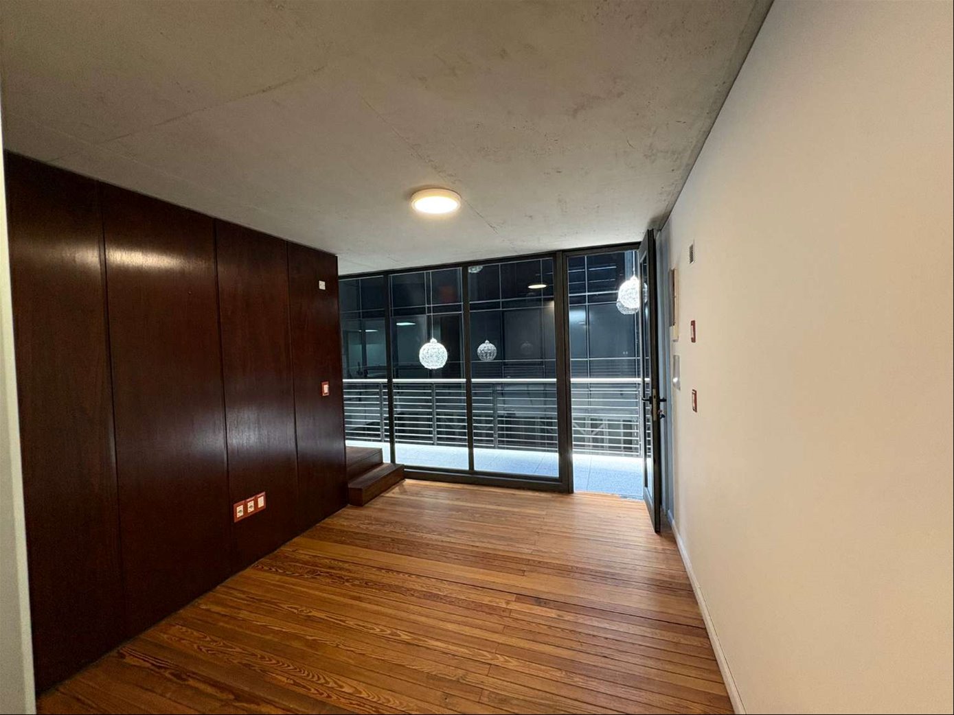 EXCELENTE Oficina en Edificio Barreiro Ramos con garaje | Ciudad Vieja · Foto 3