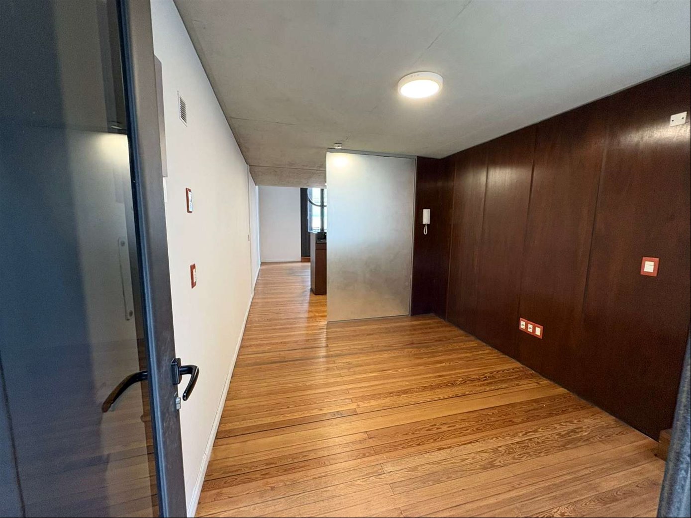 EXCELENTE Oficina en Edificio Barreiro Ramos con garaje | Ciudad Vieja · Foto 2