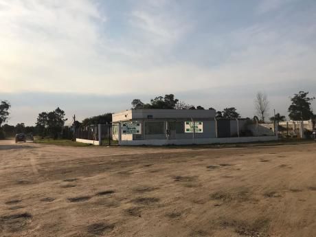 Excelente Local Comercial En Parque Del Plata Norte Sobre Ruta Interbalnearia