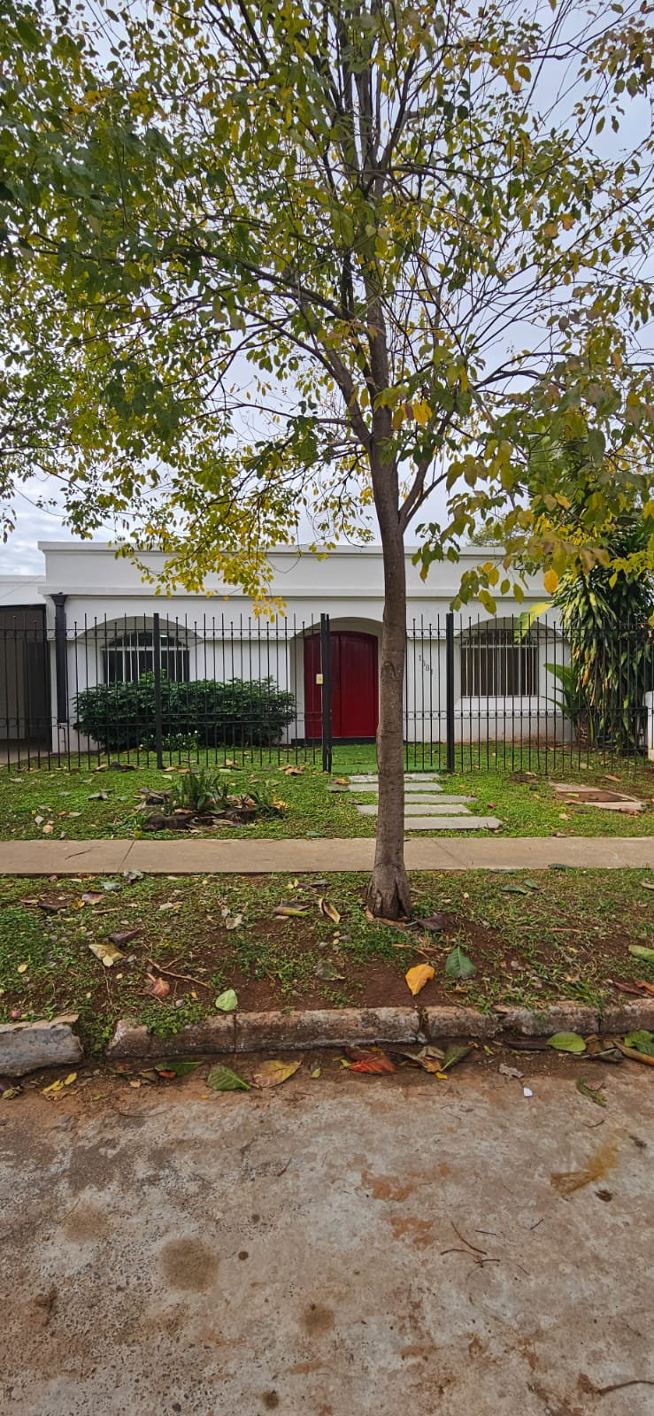 **ALQUILO RESIDENCIA CON QUINCHO Y PISCINA EN BARRIO LOS LAURELES** — foto 2