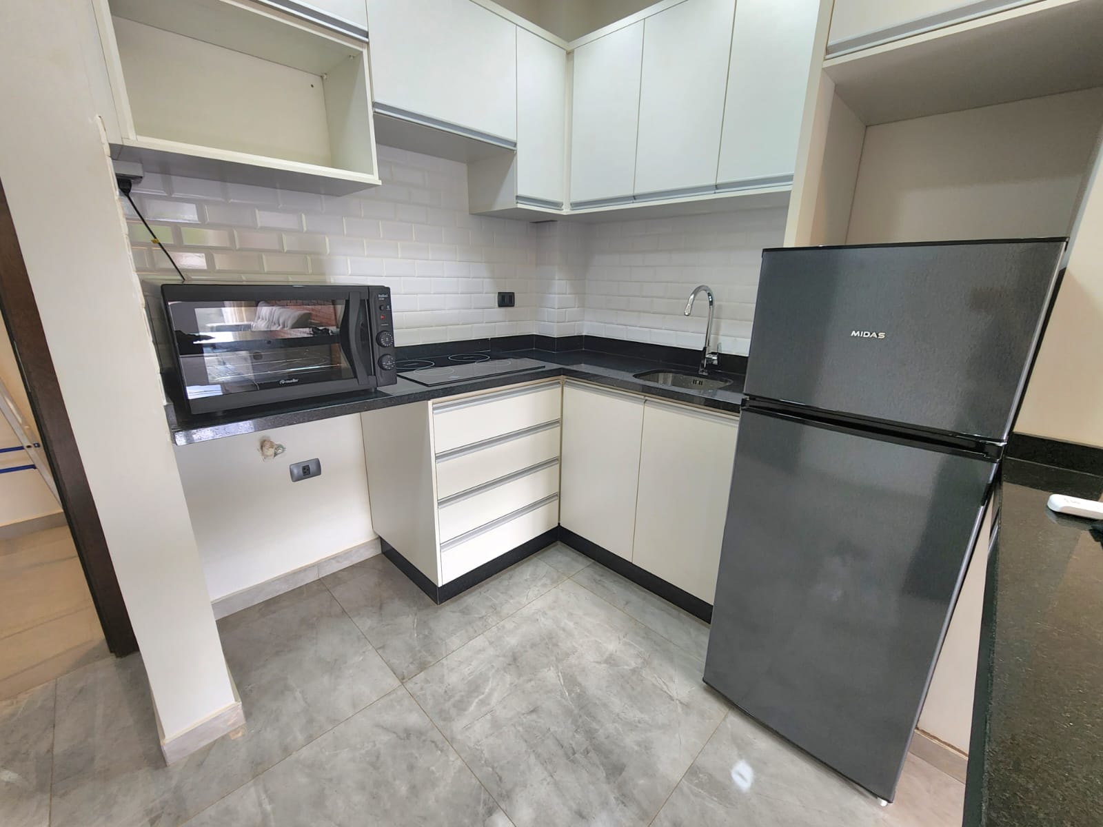 VENDO MODERNO DEPARTAMENTO DE DOS DORMITORIOS, EXCELENTE RENTABILIDAD ! CDE — foto 3