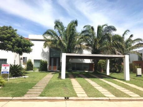 Hermosa Casa En Venta O Alquiler En Condominio Costa Los Batos Urubo