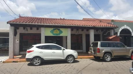 Hermoso Local Comercial De 2 Plantas Sobre Calle Warnes