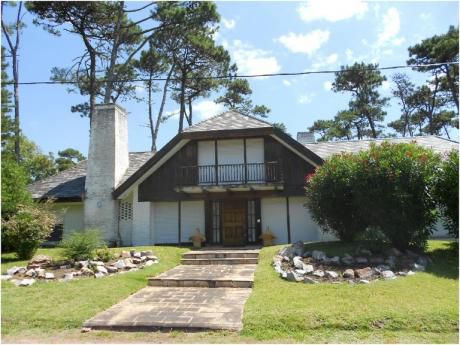 Casa En Venta 4 Dormitorios