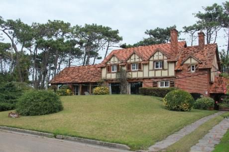 Casa En Venta 6 Dormitorios