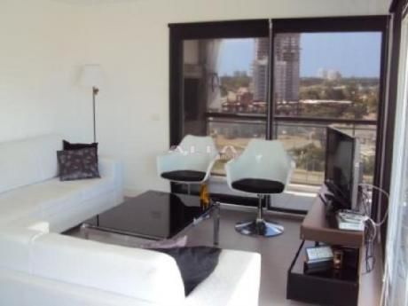 Apartamentos En Playa Mansa: Alf16a
