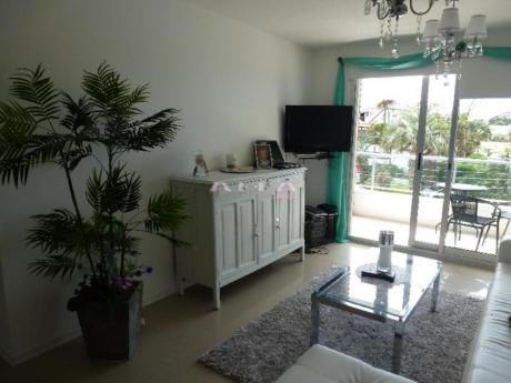 Apartamentos En Playa Mansa: Alf204a