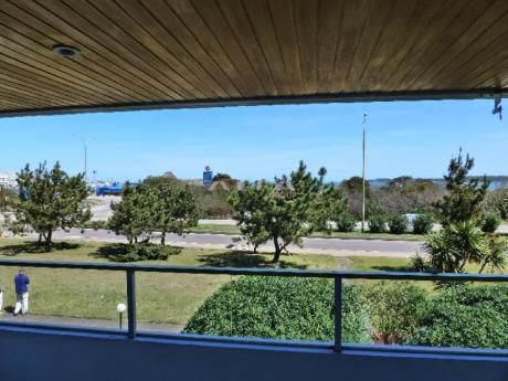 Apartamentos En Playa Mansa: Alf59a
