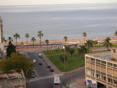 Soriano Y Ciudadela, Piso Alto, Vista Al Mar, 1 Dorm, Tza Lav, Serv Porteria.