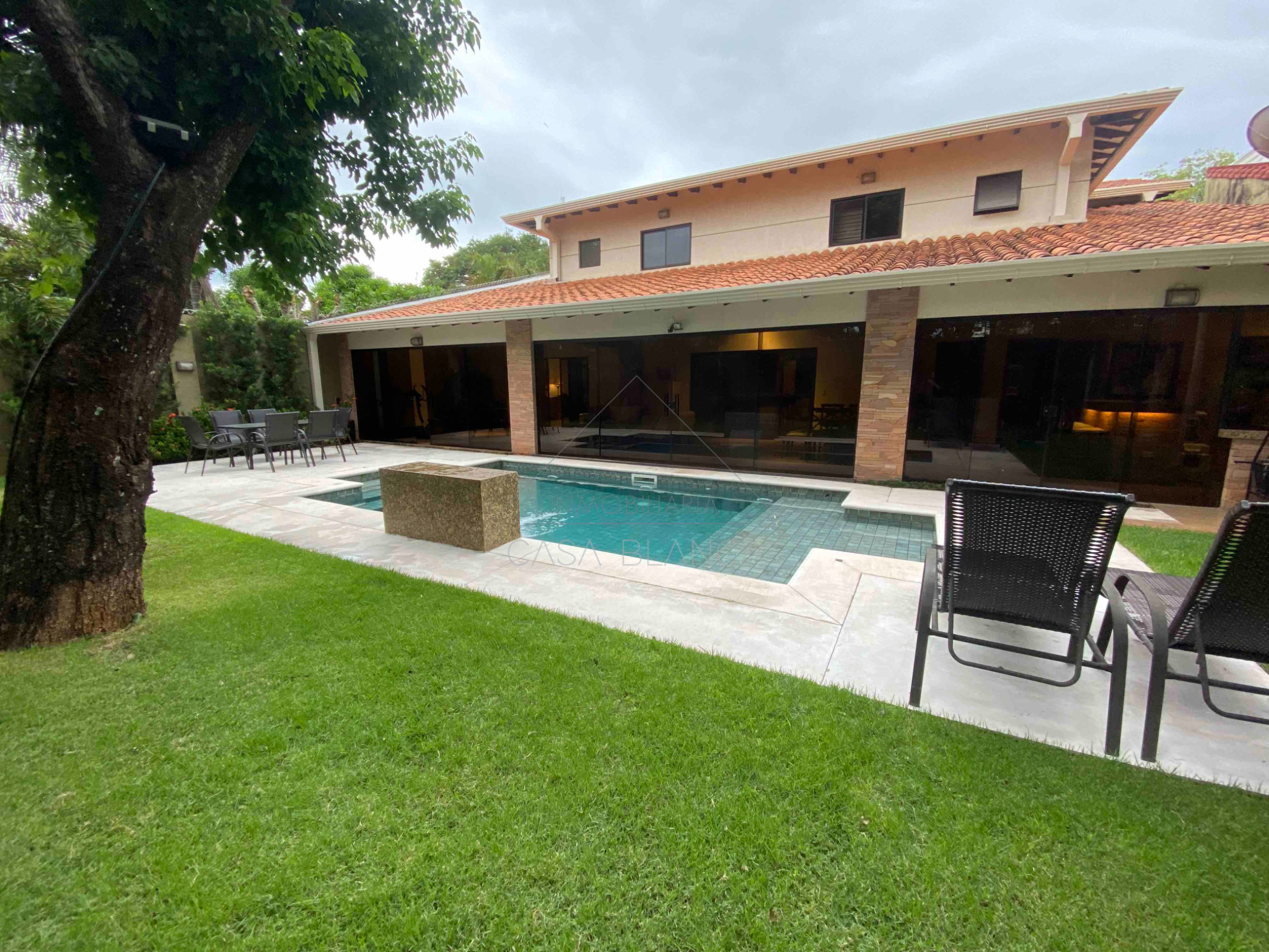 Casa en alquiler en Los Laureles