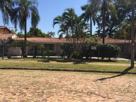 Residencia En Venta Barrio Mburucuya
