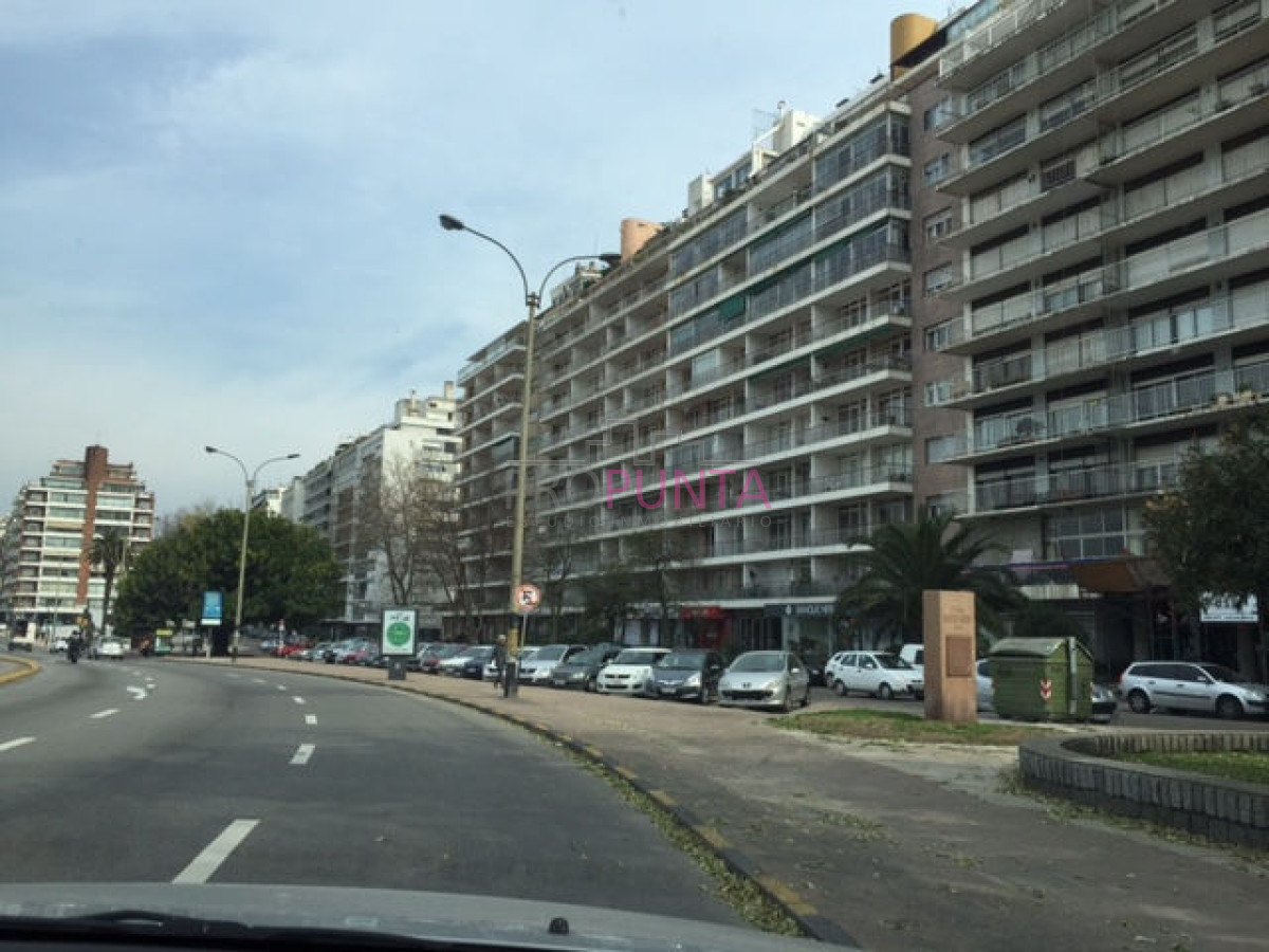 Local en Montevideo. · Foto 2