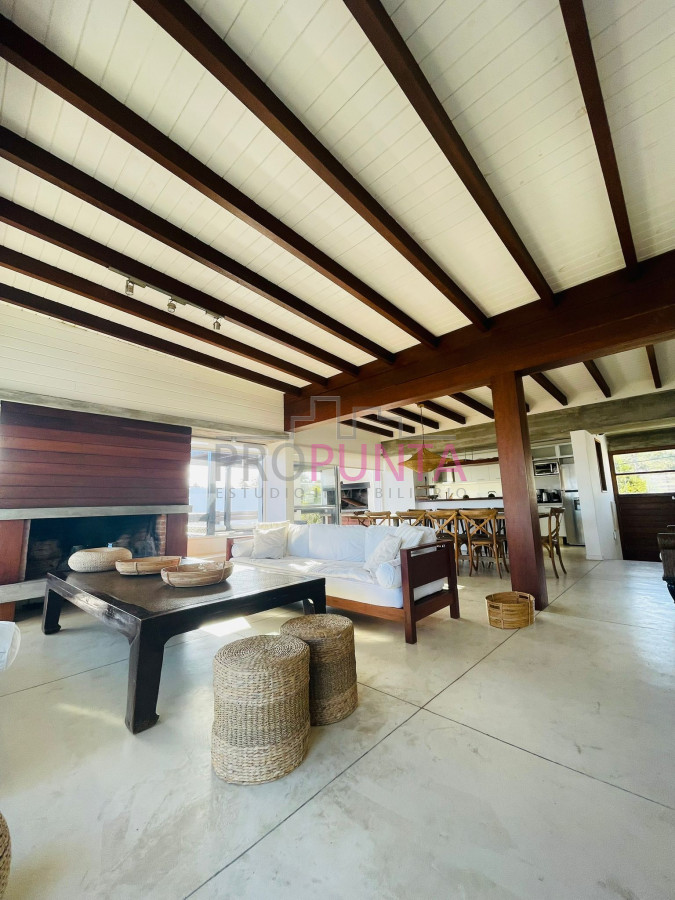 Casa en venta en Punta Piedras