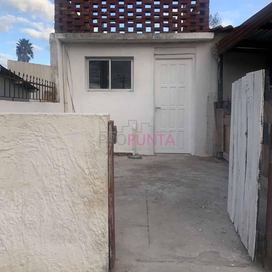 Casita en alquiler- cerro pelado, 1 dormitorio.