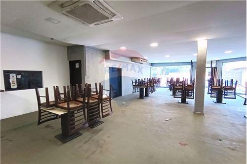 Salon Comercial En Zona Sur — foto 3