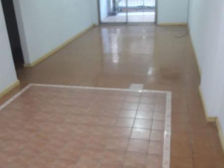 Tierra Inmobiliaria Alquila - Departamento De 2 Dormitorios En El Centro!