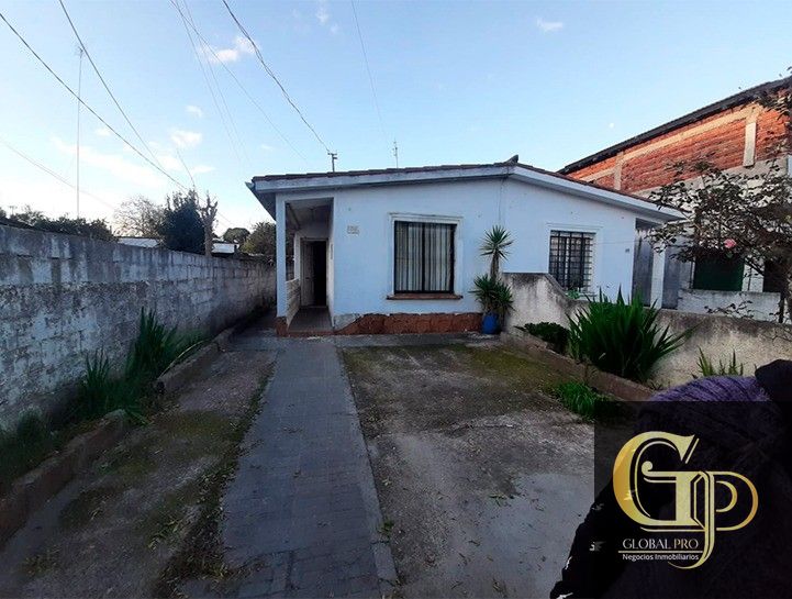 Casa en venta de 2 dormitorios c/ cochera en Jardines Hipódromo