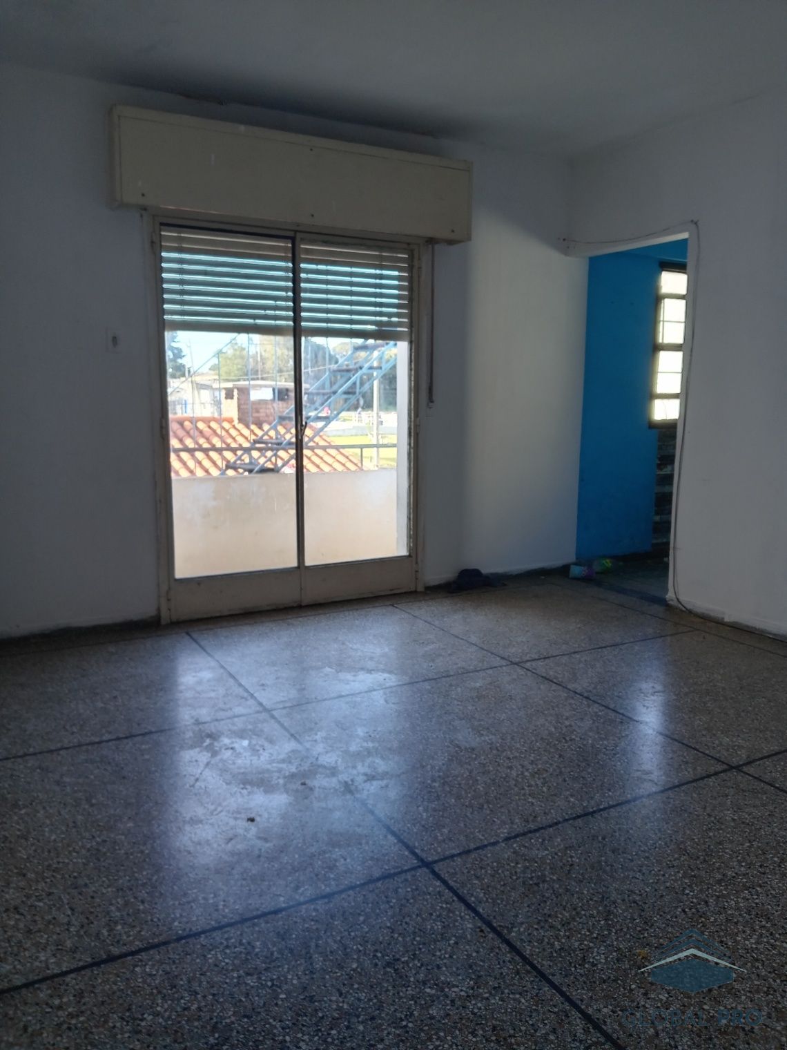Casa En Venta C/ Cochera En Nuevo París