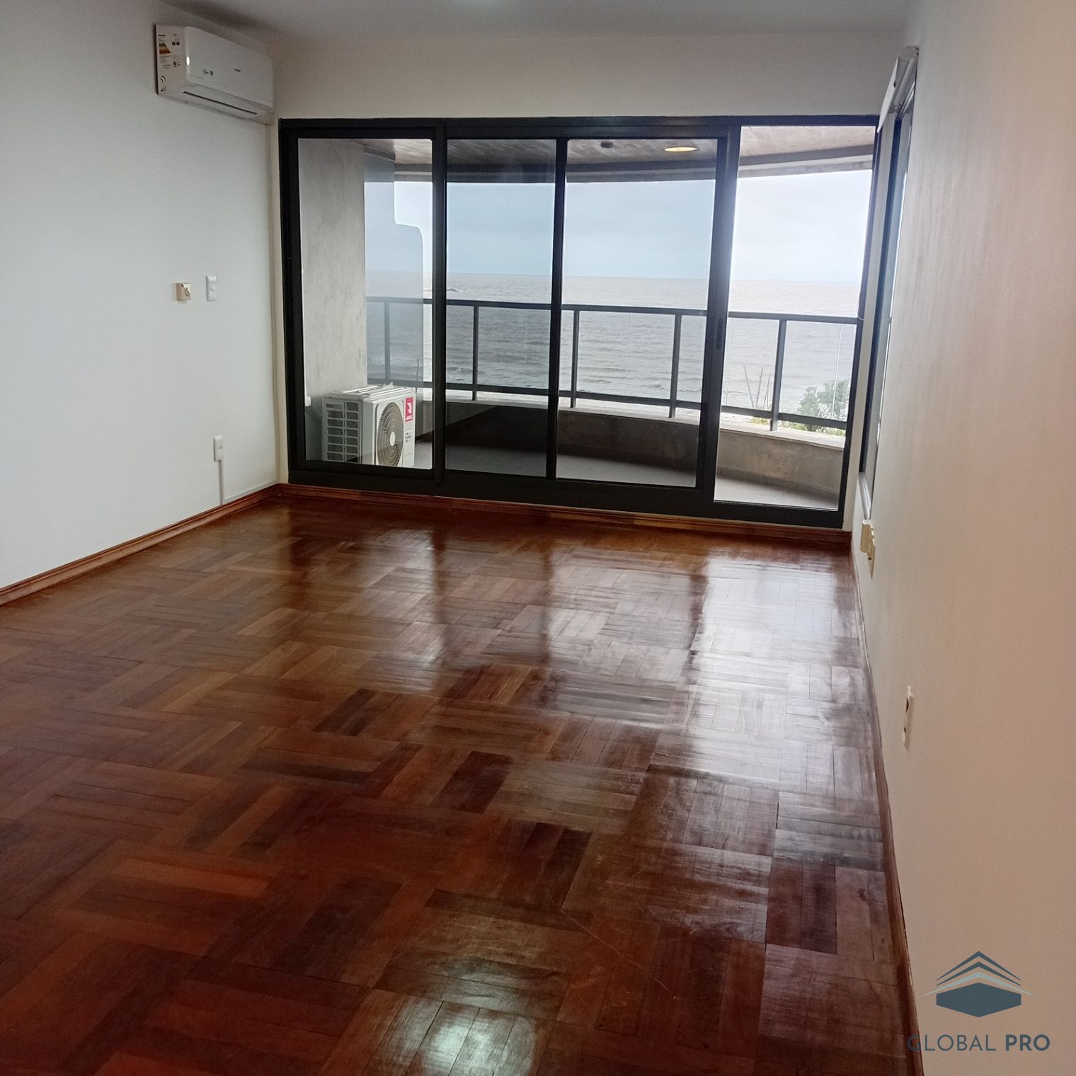 Apartamento en alquiler c/ cochera en Malvin · Foto 1