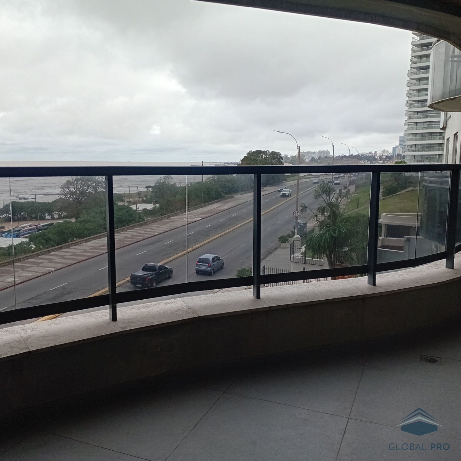 Apartamento en alquiler c/ cochera en Malvin · Foto 2