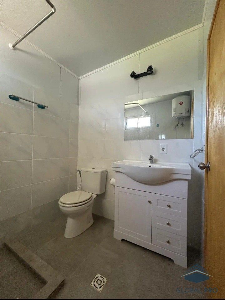 Casa en alquiler c/ cochera en Villa Aeroparque · Photo 8