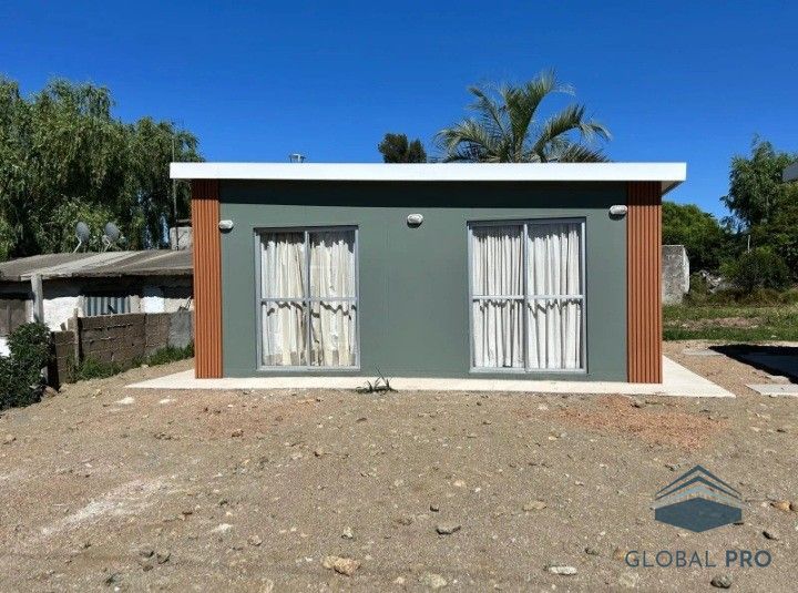 Casa en alquiler c/ cochera en Villa Aeroparque · Photo 2