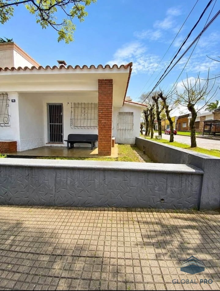 Casa en venta sobre Avenida 2 dormitorios en La Paz, Canelones
