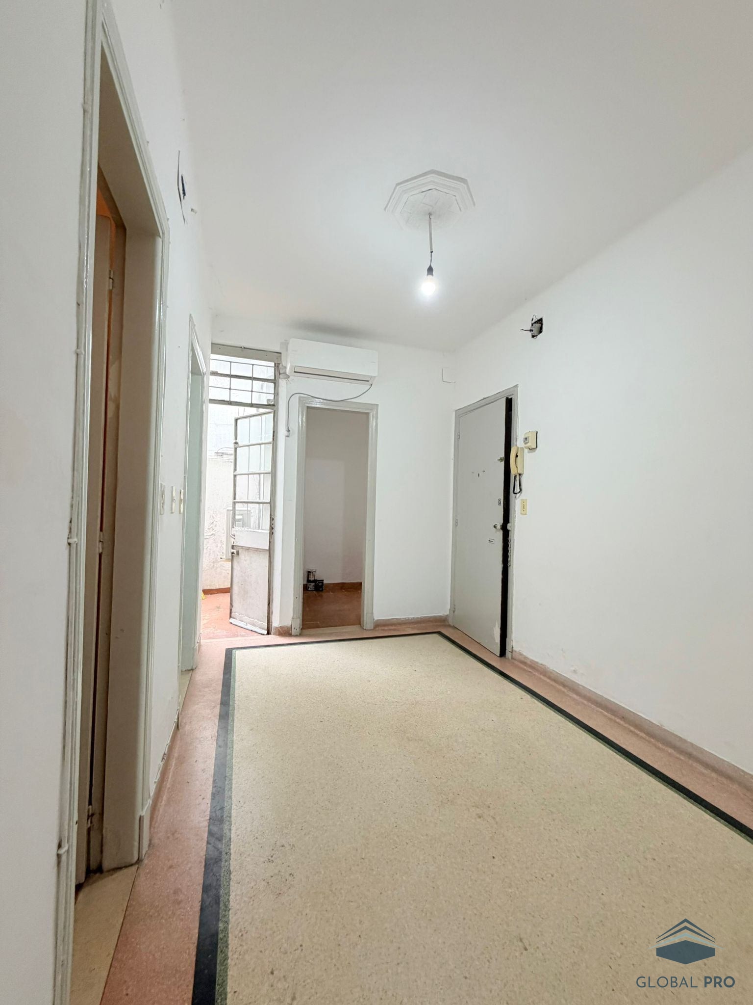Apartamento en alquiler en Parque Batlle 1 Dorm y medio con patio