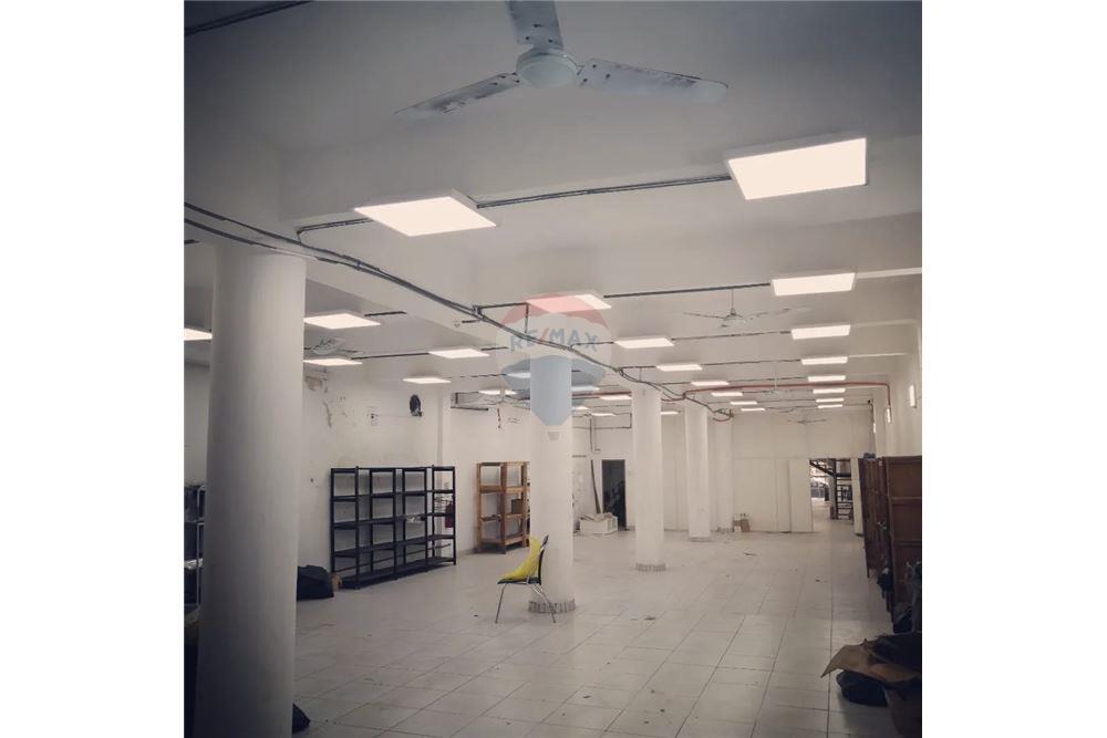 AMPLIO LOCAL COMERCIAL EN SAN LORENZO — foto 3