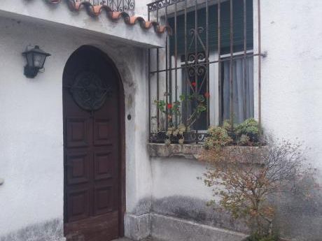 Gran Casa A Reciclar A Pasos De La Terminal Shopping Tres Cruces