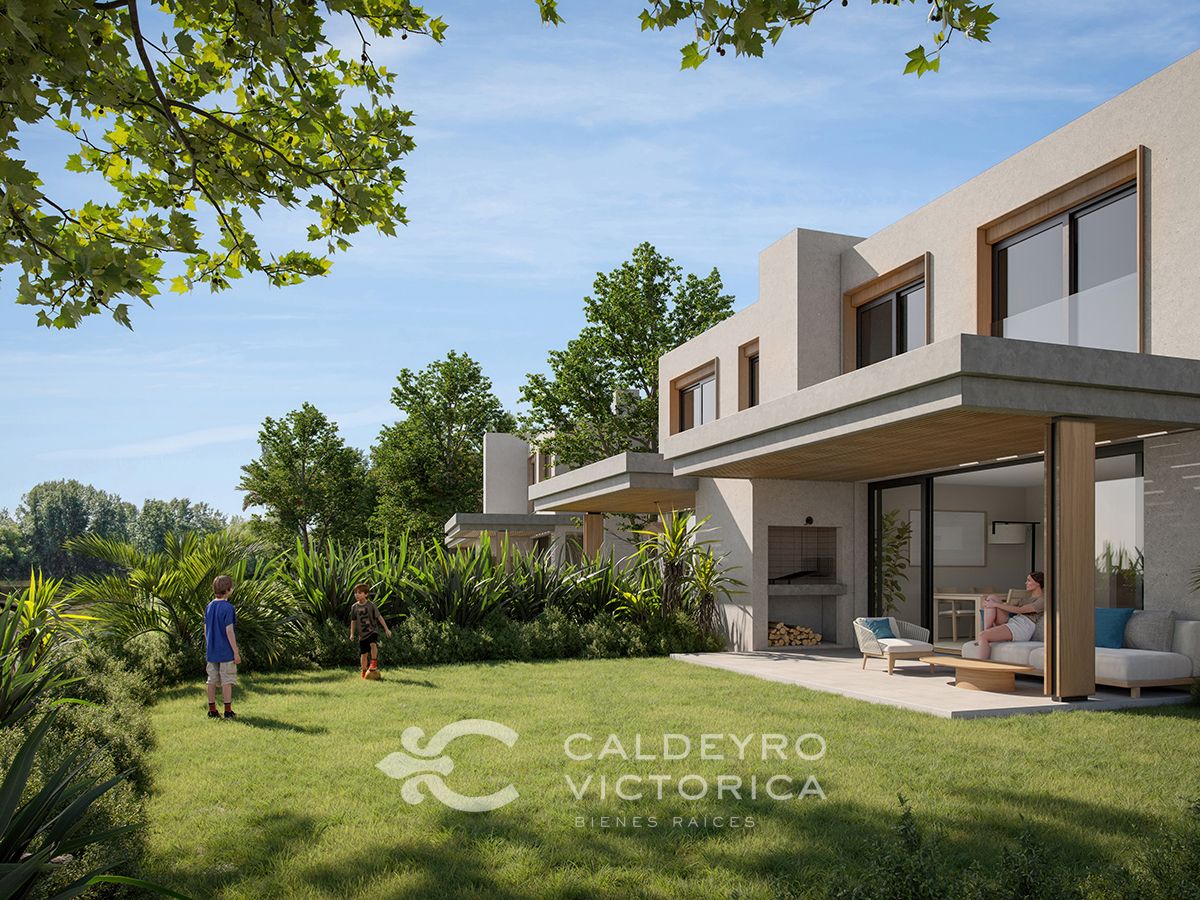 Venta Casa en Ayres Polo, Carrasco 9780, 3 dormitorios con fondo, parrillero y seguridad 24 horas