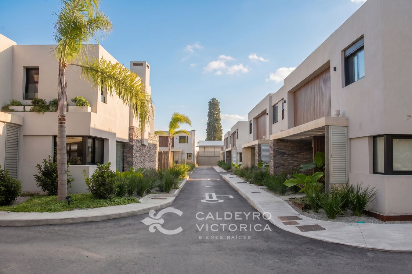 Casa en alquiler en Carrasco 10240, a estrenar, con jardín, parrillero y excelentes amenities