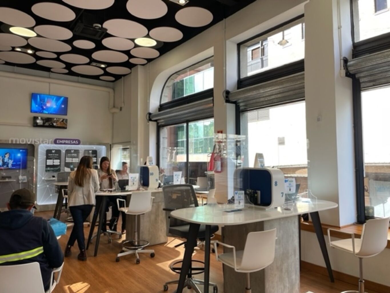 LOCAL EN EDIFICIO EMBLEMÁTICO EN CIUDAD VIEJA · Foto 6