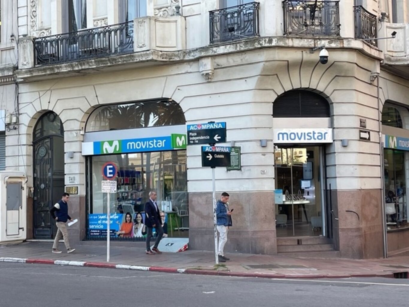 LOCAL EN EDIFICIO EMBLEMÁTICO EN CIUDAD VIEJA · Foto 12