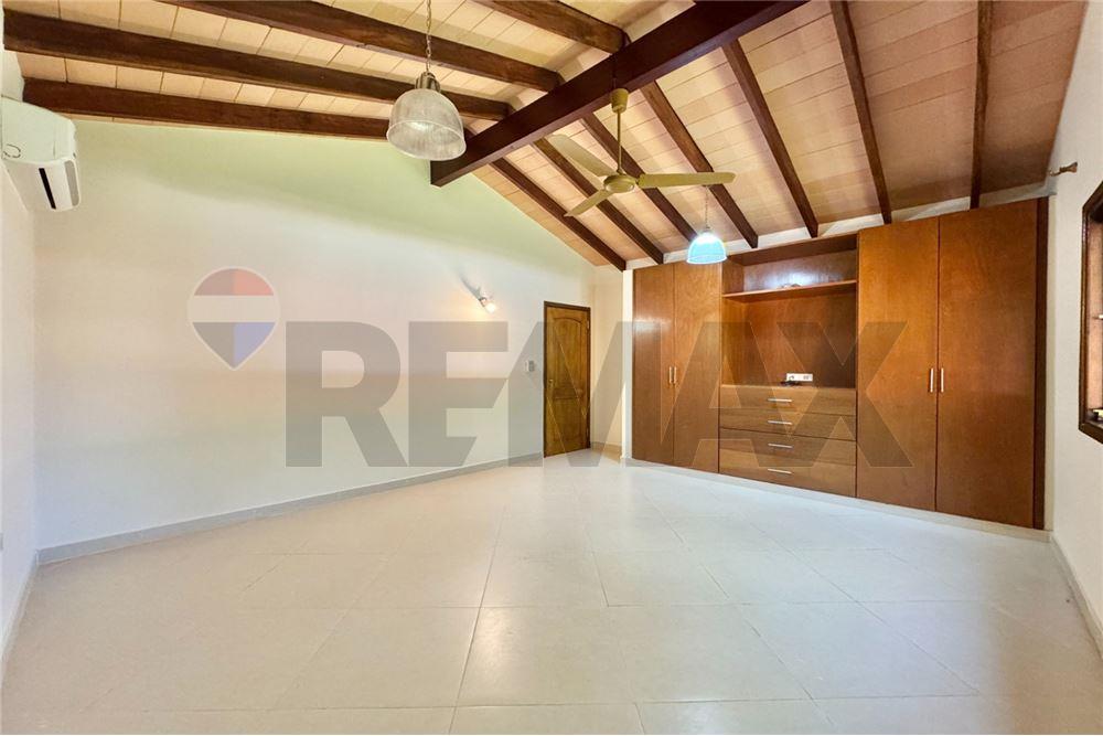 VENDO AMPLIA CASA EN SAN BERNARDINO BARRIO COLON — foto 3