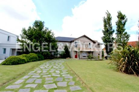 Hermosa Casa En Lomas De La Tahona